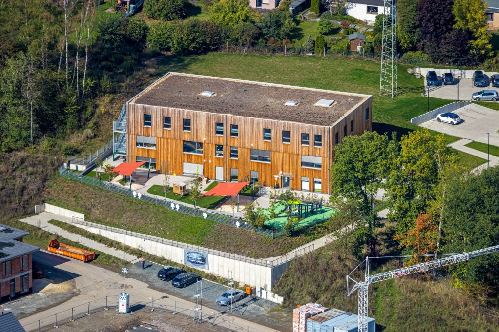 Aerial image Meschede - Building the KITA day nursery Kindergarten and Familienzentrum Mobile on street Am Ziegeleiteich in Meschede at Sauerland in the state North Rhine-Westphalia, Germany