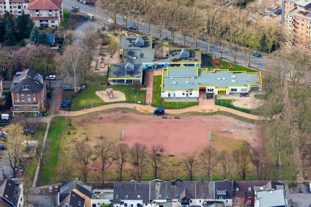Aerial photograph Oberhausen - Building the KITA day nursery Staedtische Kindertageseinrichtung Villa Kunterbunt on John-Lennon-Platz - Annabergstrasse in Oberhausen in the state North Rhine-Westphalia, Germany