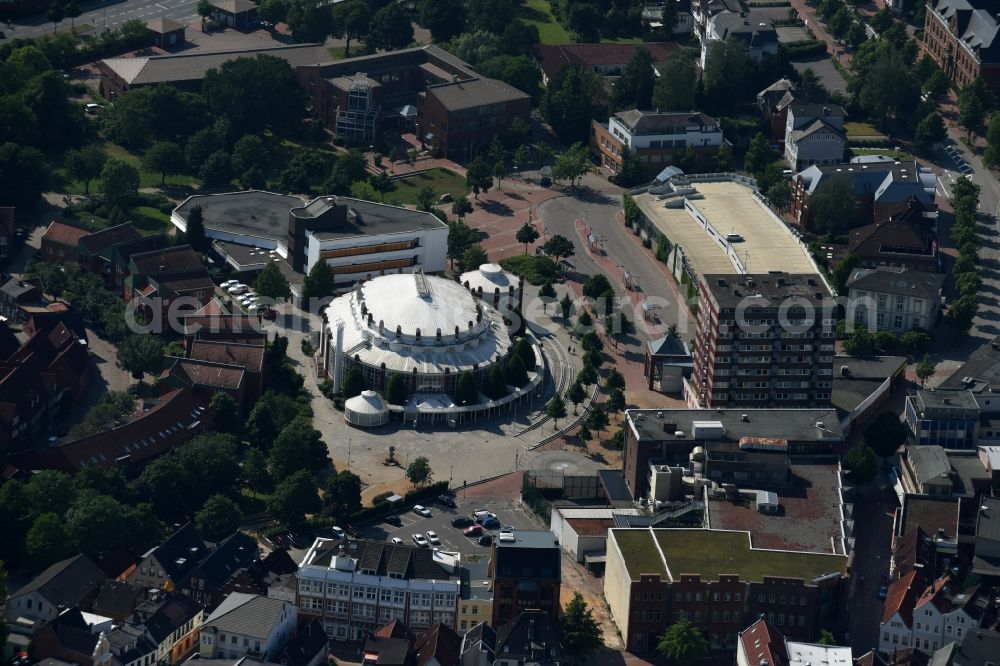 Itzehoe from the bird's eye view: Building of the concert hall and theater playhouse in Itzehoe in the state Schleswig-Holstein