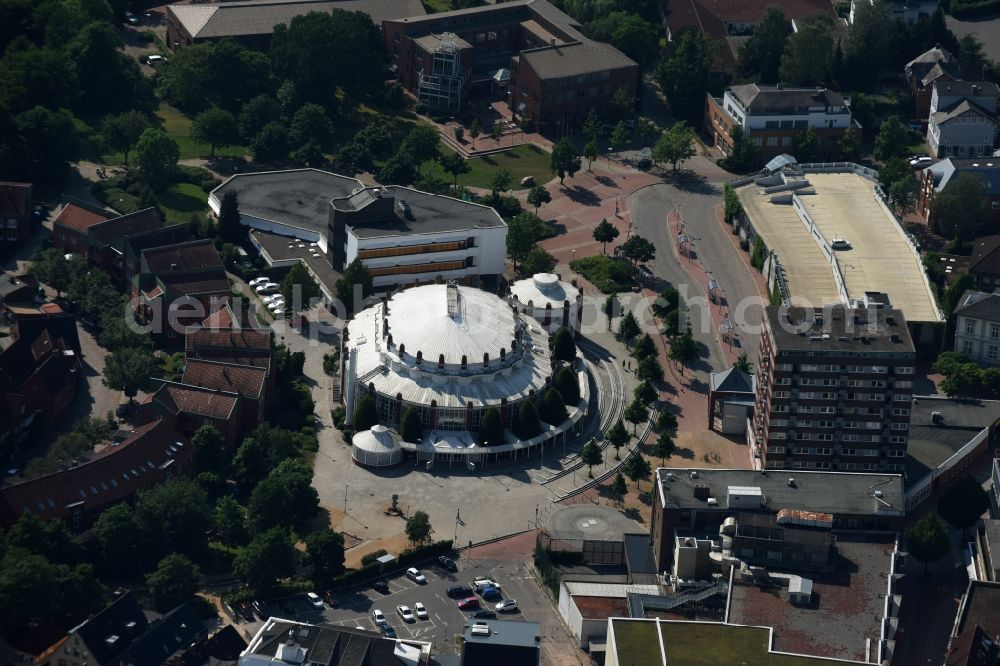 Aerial image Itzehoe - Building of the concert hall and theater playhouse in Itzehoe in the state Schleswig-Holstein