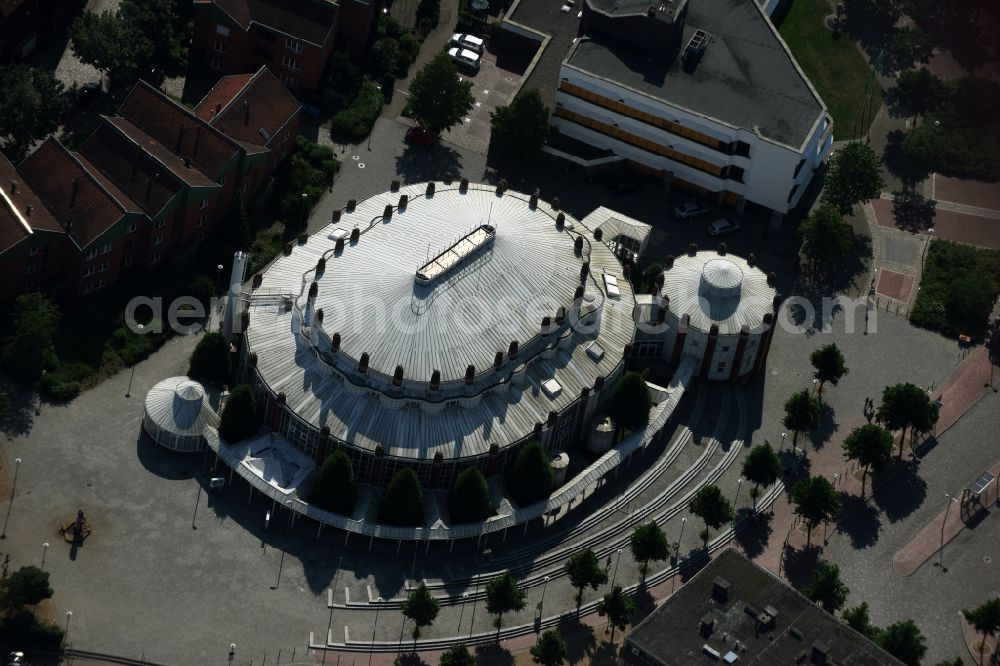 Aerial photograph Itzehoe - Building of the concert hall and theater playhouse in Itzehoe in the state Schleswig-Holstein