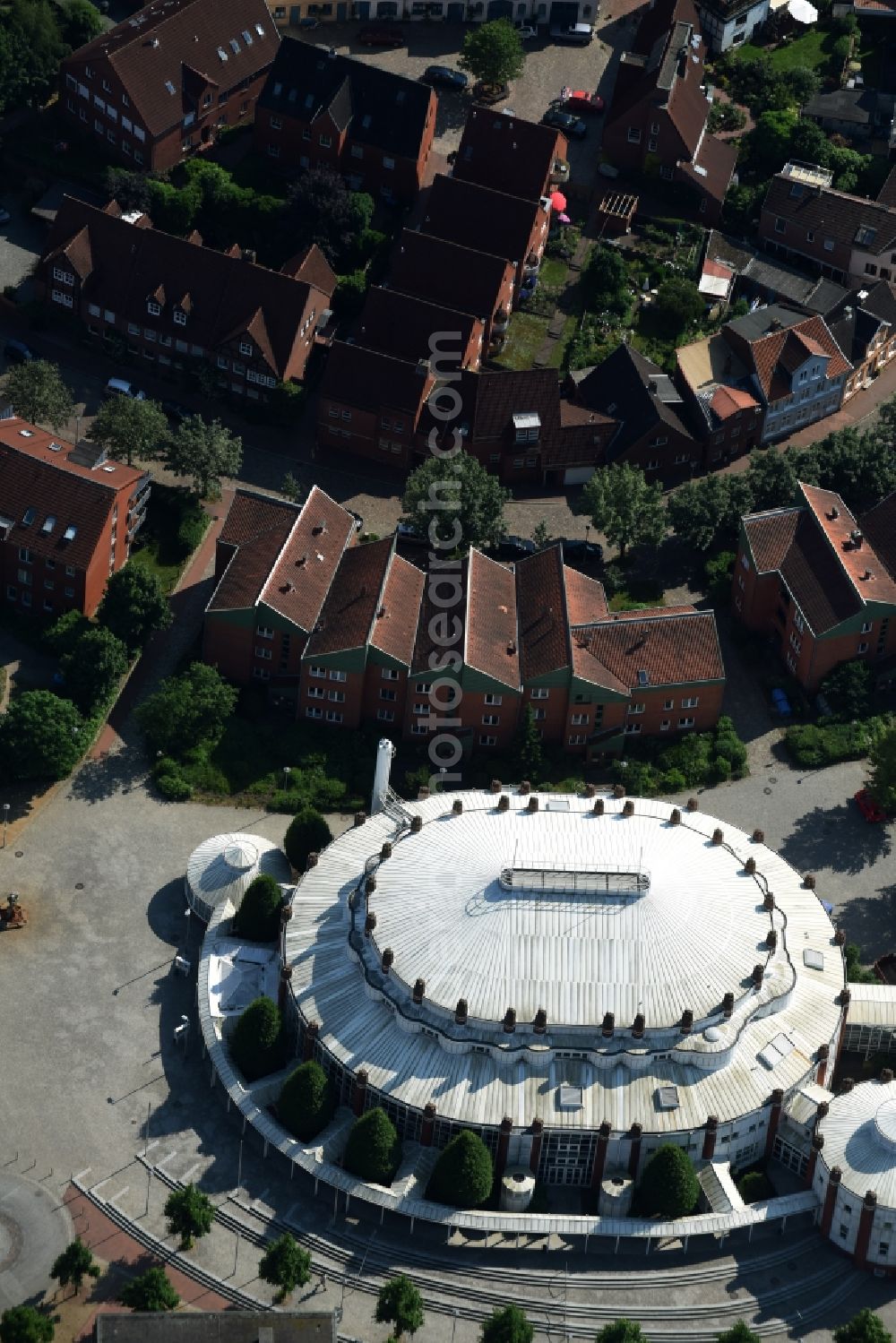 Itzehoe from the bird's eye view: Building of the concert hall and theater playhouse in Itzehoe in the state Schleswig-Holstein