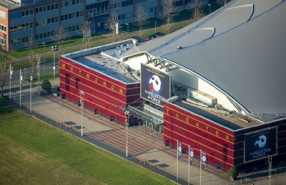Oberhausen from the bird's eye view: Building of the concert hall and theater playhouse in Oberhausen in the state North Rhine-Westphalia