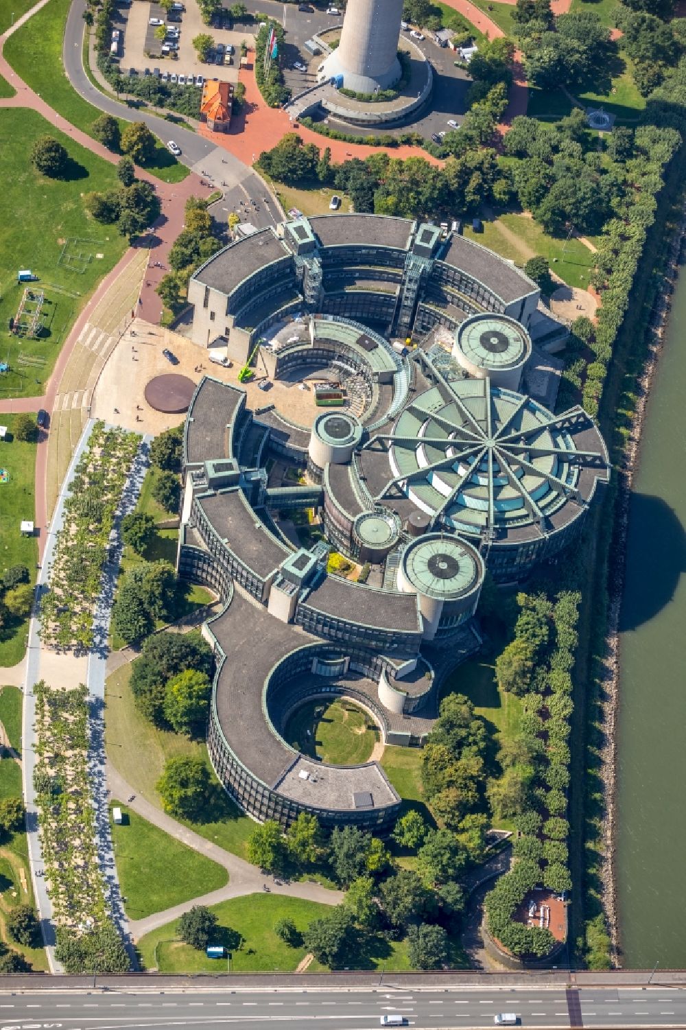 Aerial image Düsseldorf - Building of parliament from Dusseldorf to the seat of the state government and the country's parliament on the banks of the river Rhine in Dusseldorf in North Rhine-Westphalia NRW