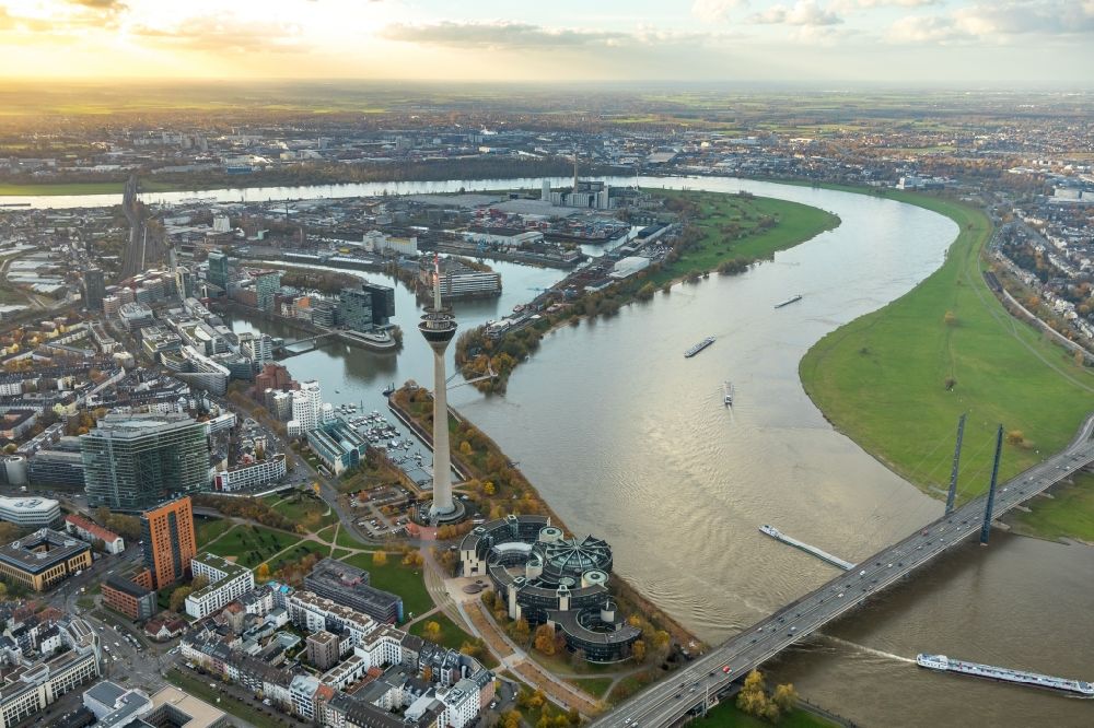 Düsseldorf from the bird's eye view: Building of parliament from Dusseldorf to the seat of the state government and the country's parliament on the banks of the river Rhine in Dusseldorf in North Rhine-Westphalia NRW