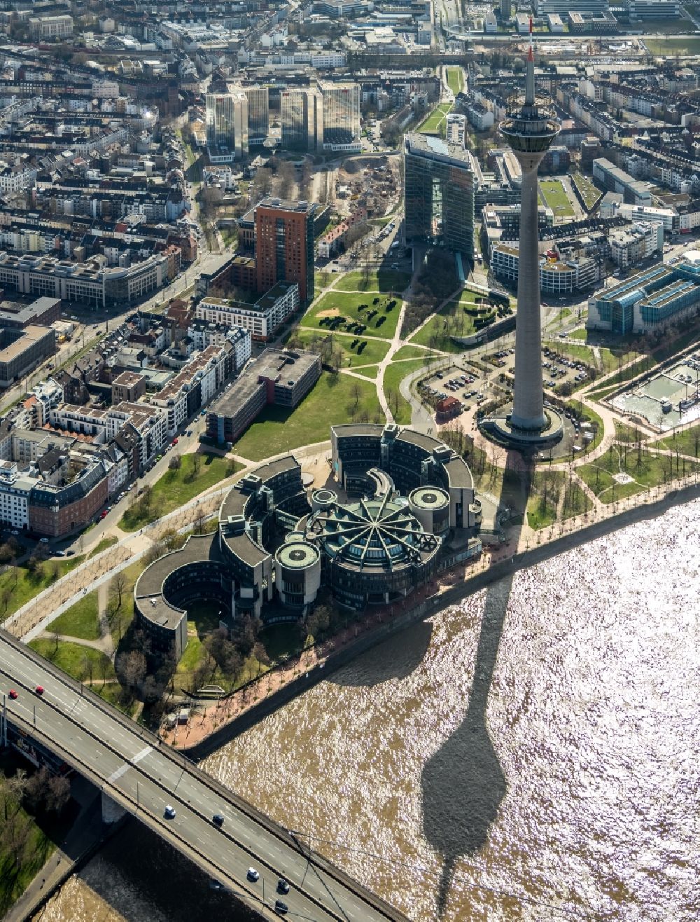 Aerial photograph Düsseldorf - Building of parliament from Dusseldorf to the seat of the state government and the country's parliament on the banks of the river Rhine in Dusseldorf in North Rhine-Westphalia NRW