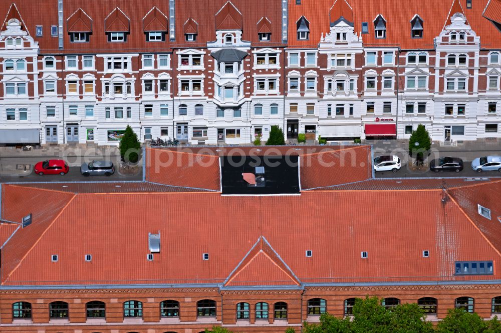 Braunschweig from the bird's eye view: Building of an apartment building on Leonhardstrasse in the district Viewegs Garten-Bebelhof in Braunschweig in the state Lower Saxony, Germany