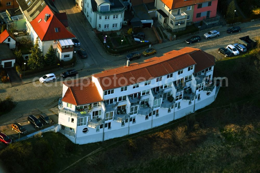 Coswig (Anhalt) from the bird's eye view: Building of a multi-family residential building on Elbstrasse in the district Woerlitz in Coswig (Anhalt) in the state Saxony-Anhalt, Germany
