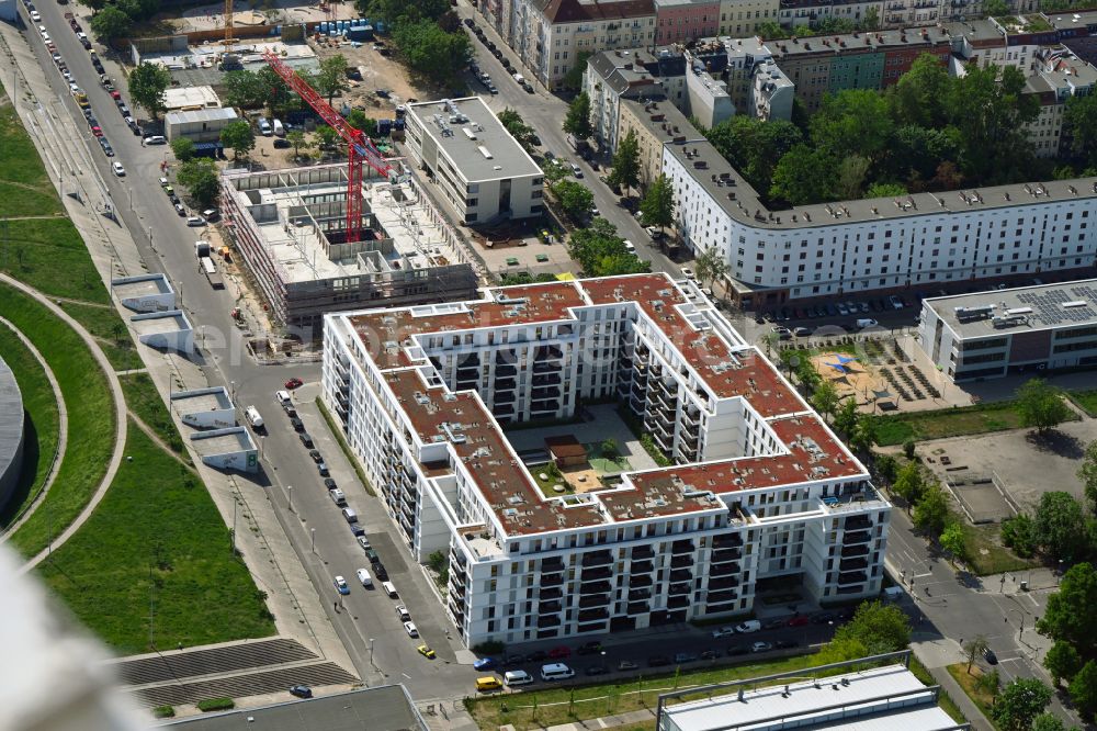 Aerial image Berlin - Building of a multi-family residential building on street Conrad-Blenkle-Strasse in the district Prenzlauer Berg in Berlin, Germany
