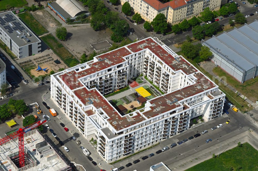 Aerial photograph Berlin - Building of a multi-family residential building on street Conrad-Blenkle-Strasse in the district Prenzlauer Berg in Berlin, Germany