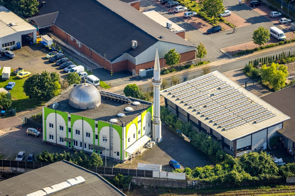 Aerial photograph Beckum - Building of the mosque Ditib Mescid-i Aksa Cami on street Mark I in the district Neubeckum in Beckum at Ruhrgebiet in the state North Rhine-Westphalia, Germany