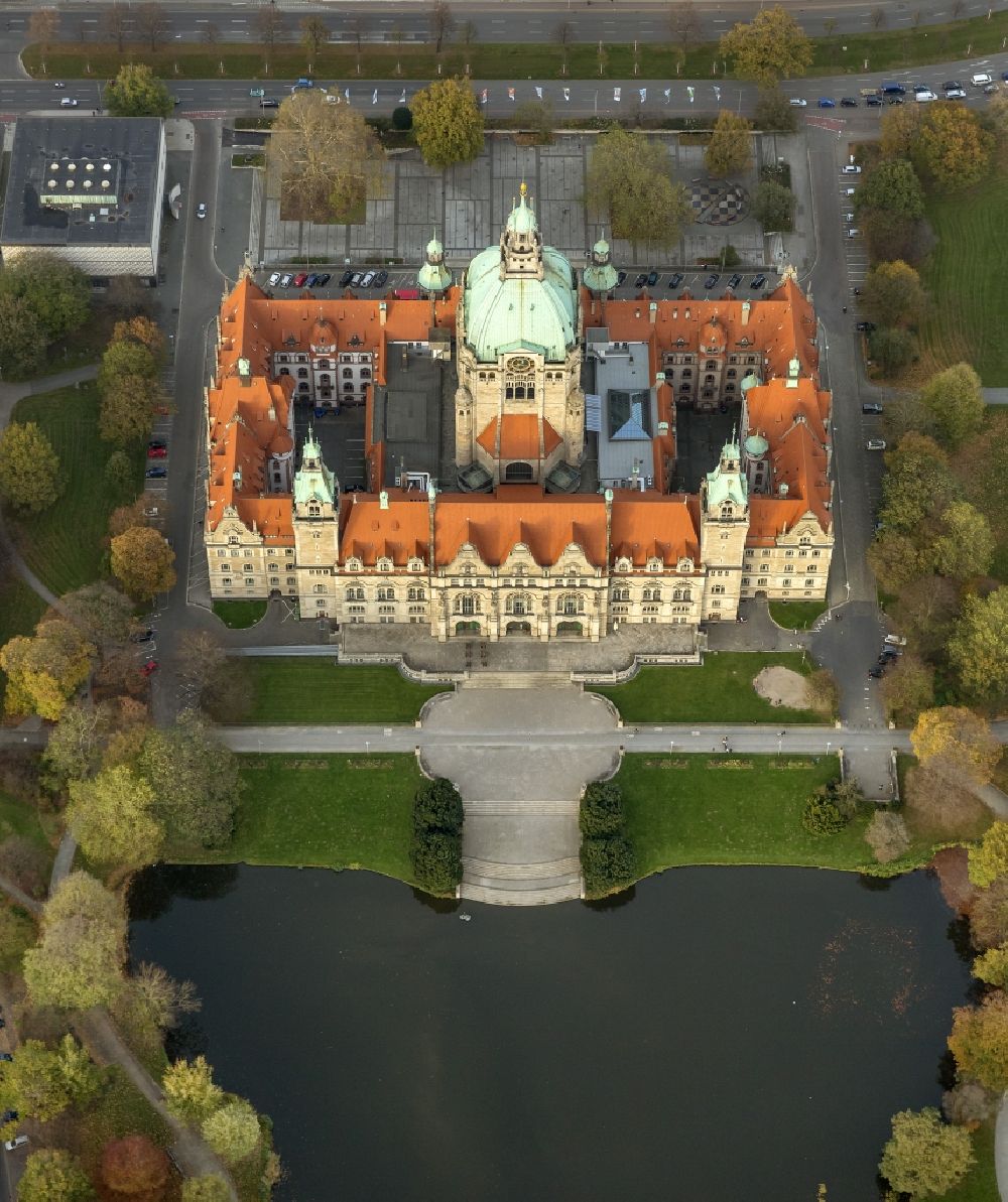 Aerial photograph Hannover - Building of the New Town Hall on Maschpark Maschsee in the city of Hanover in Lower Saxony