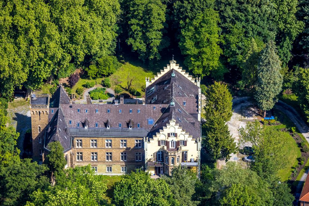 Aerial photograph Werl - Buildings and parks at the mansion of the farmhouse Haus Lohe in Werl at Ruhrgebiet in the state North Rhine-Westphalia, Germany
