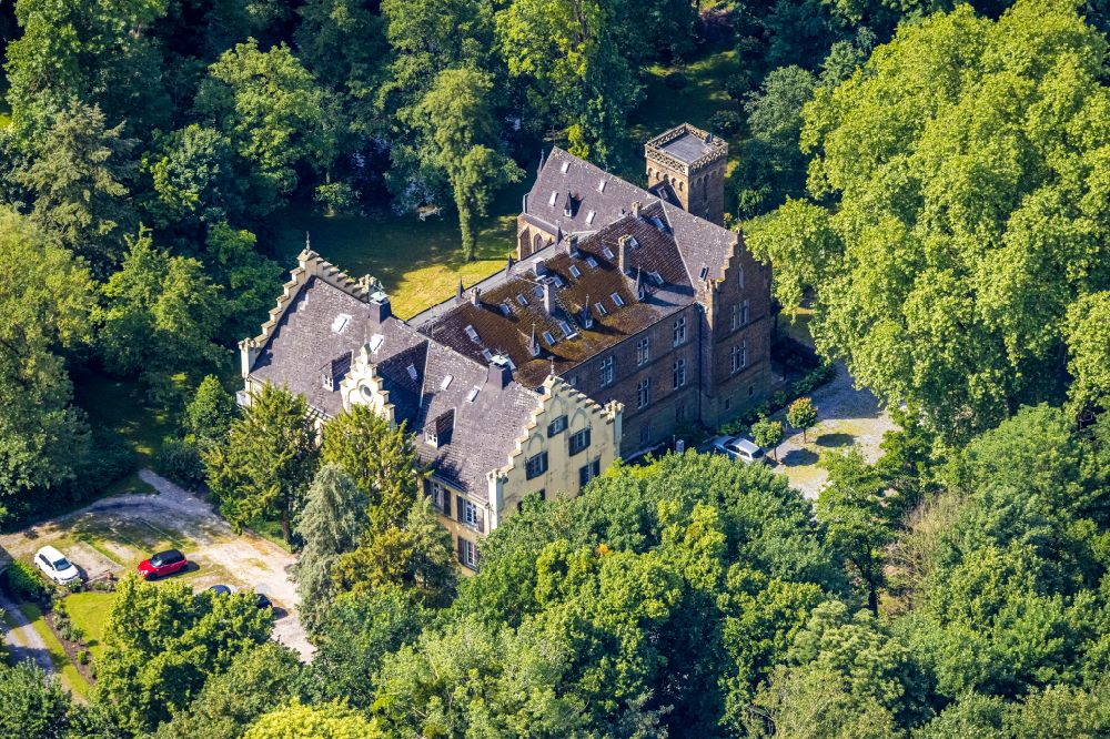 Werl from the bird's eye view: Buildings and parks at the mansion of the farmhouse Haus Lohe in Werl at Ruhrgebiet in the state North Rhine-Westphalia, Germany