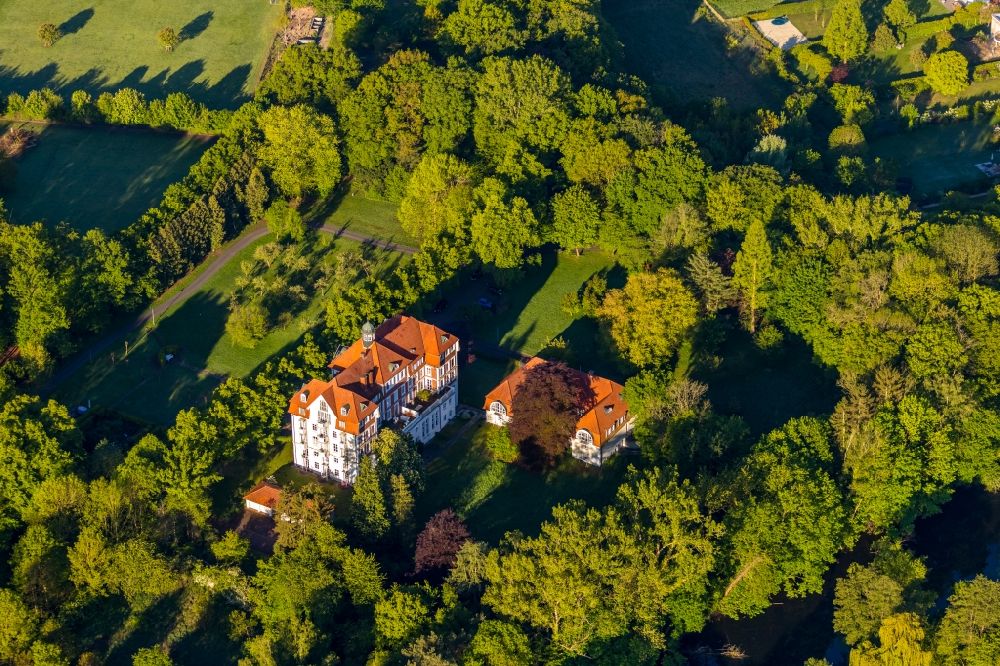 Aerial photograph Münster - Buildings and parks at the mansion of the farmhouse of the former Kamillus-Kolleg on Kamillusweg in Muenster in the state North Rhine-Westphalia, Germany