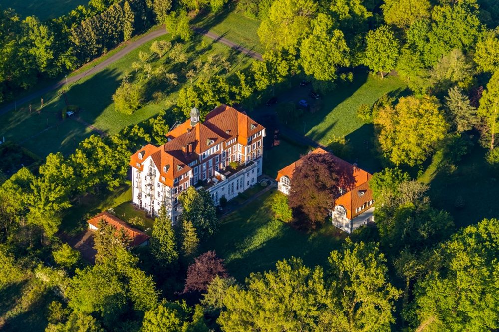 Münster from above - Buildings and parks at the mansion of the farmhouse of the former Kamillus-Kolleg on Kamillusweg in Muenster in the state North Rhine-Westphalia, Germany