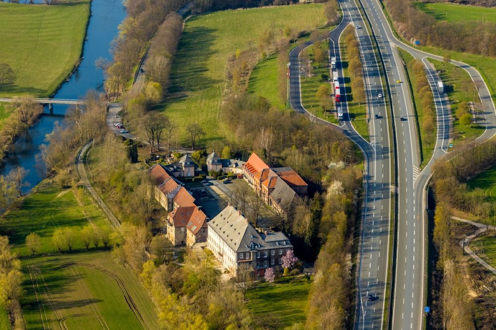 Ense from above - Buildings and parks at the mansion of the farmhouse Haus Fuechten in the district Huenningen in Ense in the state North Rhine-Westphalia, Germany