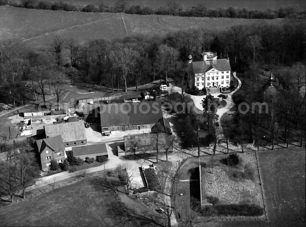 Aerial photograph Xanten - Buildings and parks at the mansion of the farmhouse in the district Wardt in Xanten in the state North Rhine-Westphalia, Germany