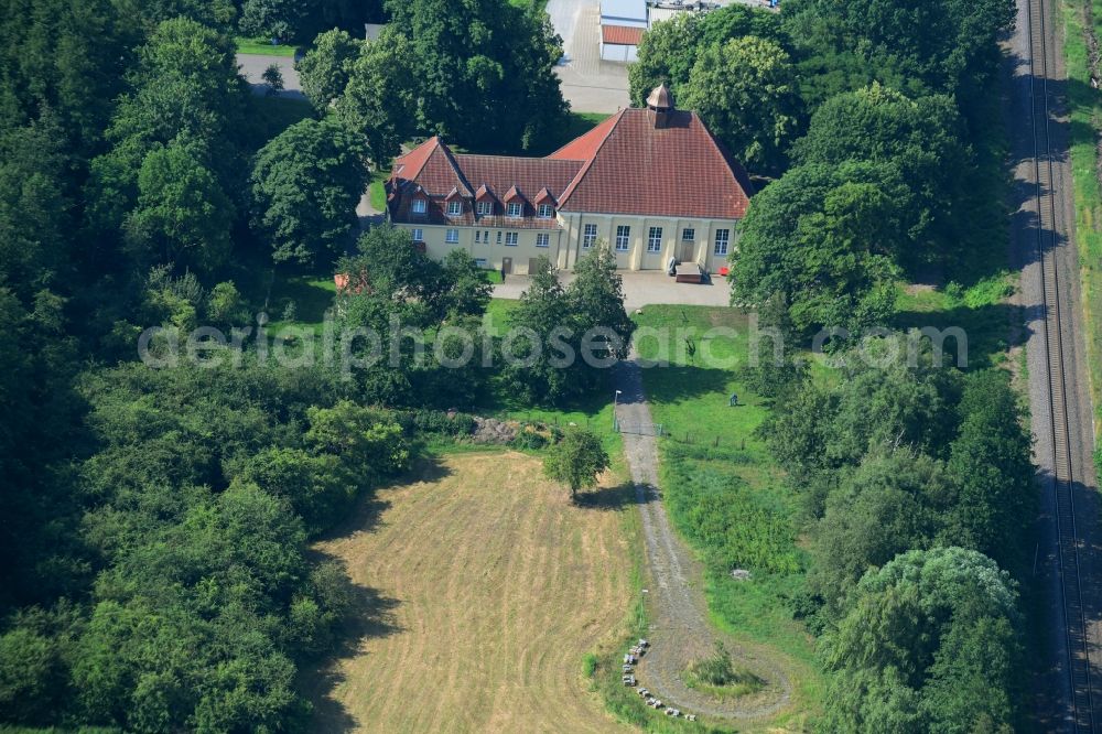 Hornhausen from the bird's eye view: Buildings and parks at the mansion of the farmhouse in Hornhausen in the state Saxony-Anhalt, Germany
