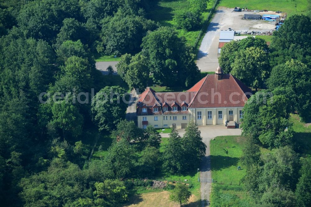 Aerial image Hornhausen - Buildings and parks at the mansion of the farmhouse in Hornhausen in the state Saxony-Anhalt, Germany