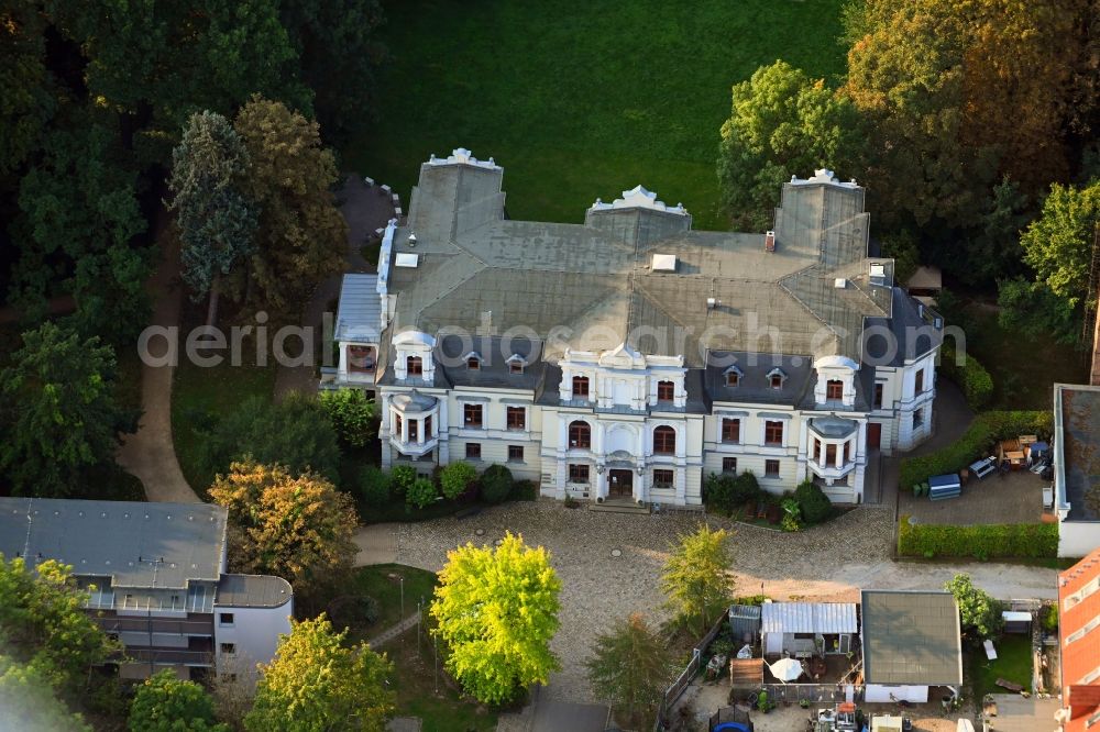 Magdeburg from above - Buildings and parks at the mansion of the farmhouse in the district Ottersleben in Magdeburg in the state Saxony-Anhalt, Germany