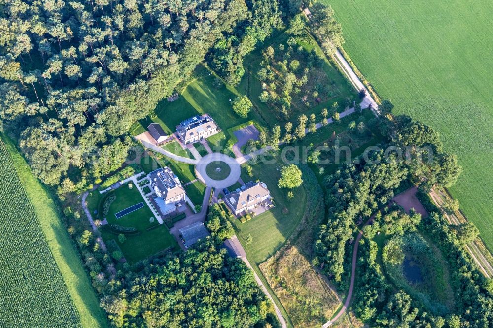Aerial photograph Winterswijk Miste - Buildings and parks at the mansion of the farmhouse in Winterswijk Miste in Gelderland, Netherlands