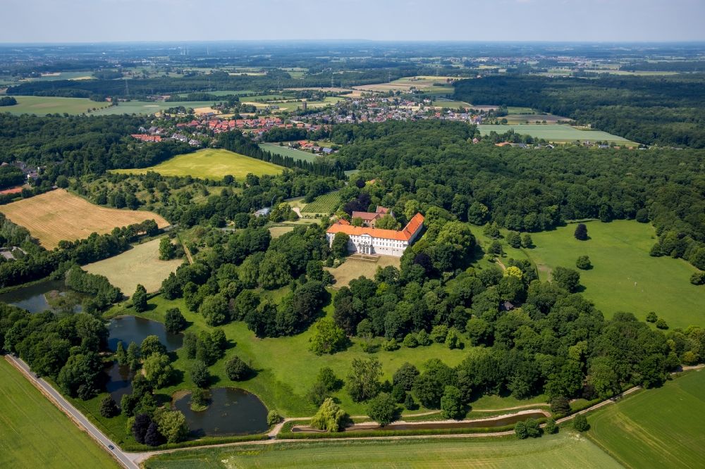 Aerial image Selm, Cappenberg - Building and Castle Park Castle Cappenberg in Selm in the state North Rhine-Westphalia