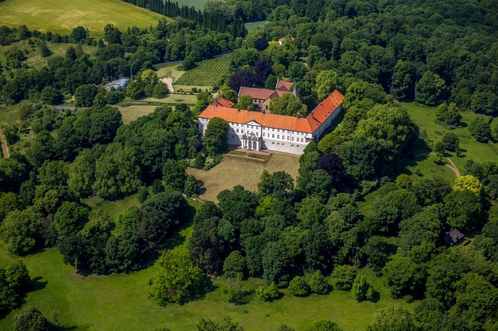 Selm, Cappenberg from above - Building and Castle Park Castle Cappenberg in Selm in the state North Rhine-Westphalia