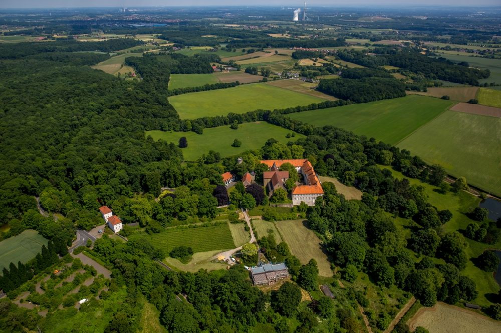 Aerial photograph Selm, Cappenberg - Building and Castle Park Castle Cappenberg in Selm in the state North Rhine-Westphalia