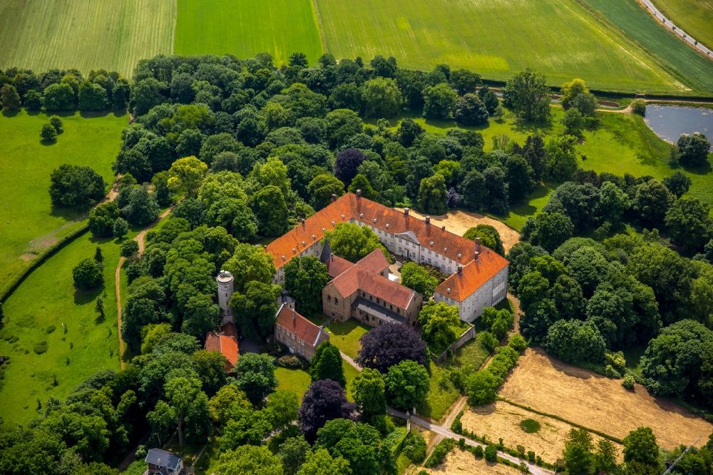 Aerial image Selm, Cappenberg - Building and Castle Park Castle Cappenberg in Selm in the state North Rhine-Westphalia
