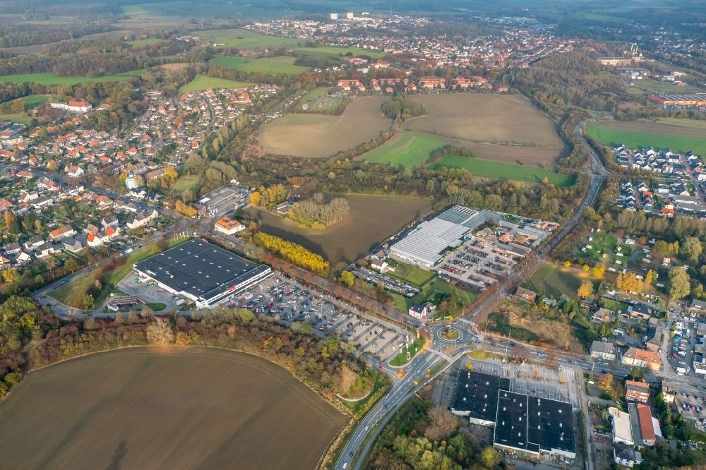 Aerial photograph Hamm - Building of Store plant market garden centre Bintig GmbH in Hamm in the state North Rhine-Westphalia. In the picture as well a brach of the real supermarket