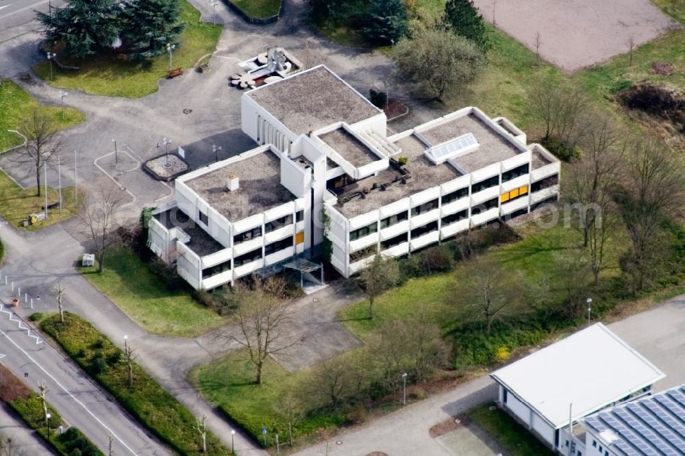 Aerial photograph Offenbach an der Queich - Town Hall building of the city administration of Verbandsgemeinde Offenbach on Queich in Offenbach an der Queich in the state Rhineland-Palatinate, Germany