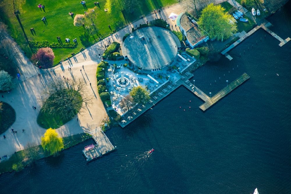 Aerial photograph Hamburg - Building of the restaurant Alster Cliff on the Outer Alster in the Harvestehude district in Hamburg, Germany