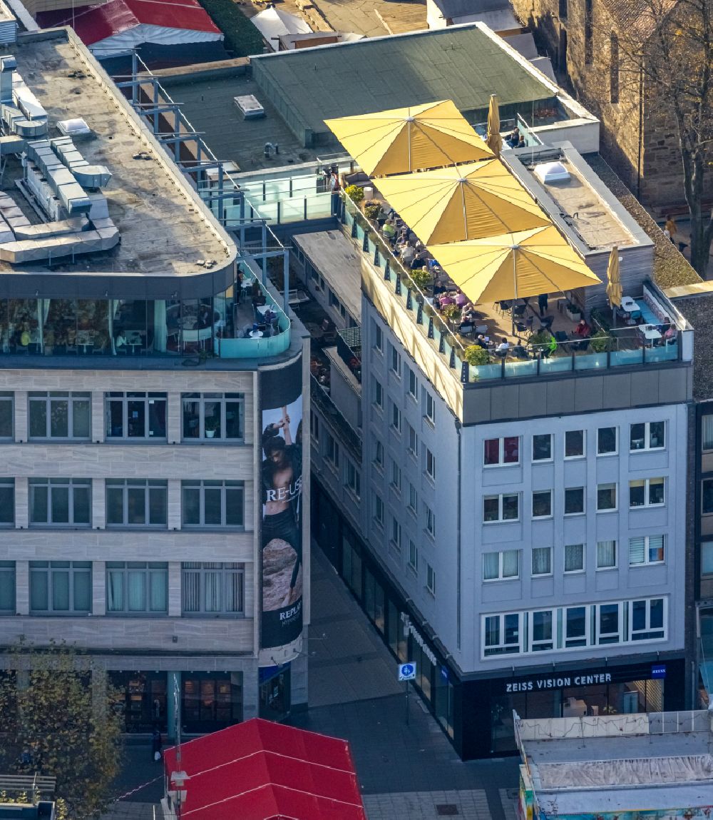 Aerial image Bochum - Building of the restaurant Boulevardcafe Wiacker bei Baltz with tables, seats and sunshades on the roof on street Bongardstrasse in Bochum at Ruhrgebiet in the state North Rhine-Westphalia, Germany