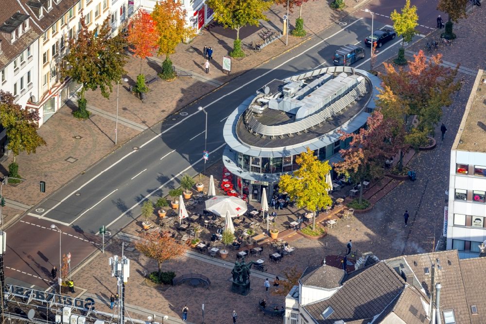 Aerial photograph Bottrop - Building of the restaurant Cafe Extrablatt on Pferdemarkt in Bottrop at Ruhrgebiet in the state North Rhine-Westphalia, Germany
