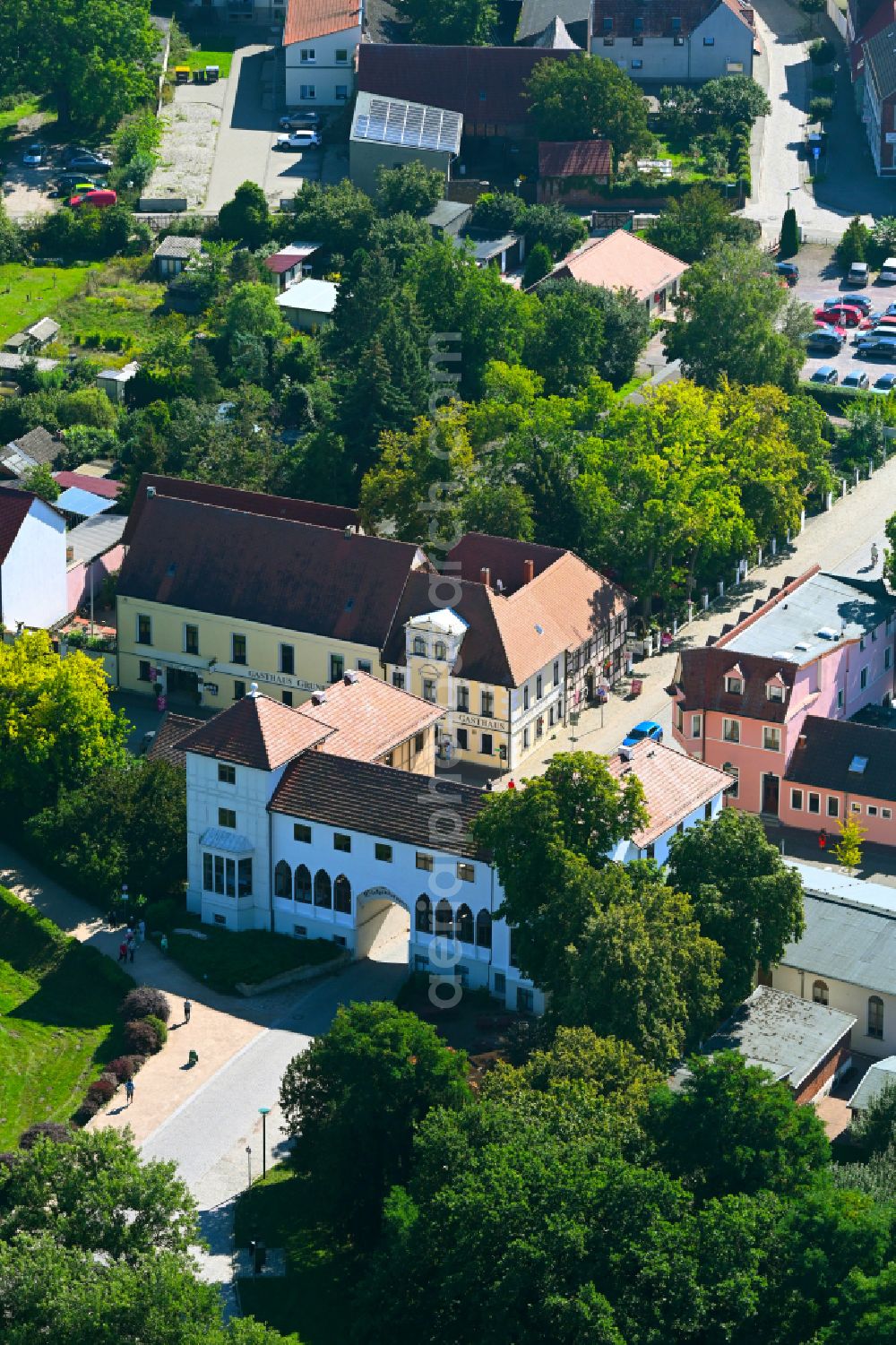 Aerial image Wörlitz - Building of the restaurant Historischer Gasthof Zum Eichenkranz on the street Angergasse - Neuer Wall in Woerlitz in the state Saxony-Anhalt, Germany