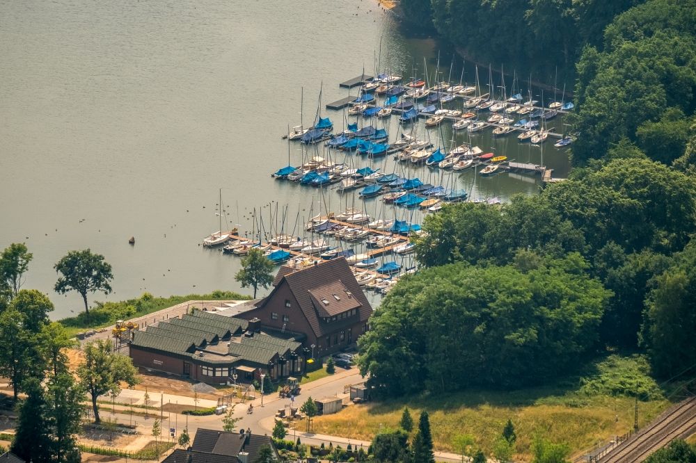 Aerial photograph Haltern am See - Building of the restaurant Stadtmuehle Haltern with sailing boat moorings and boat berths on the Muehlenbach shore area in Haltern am See in the state North Rhine-Westphalia, Germany