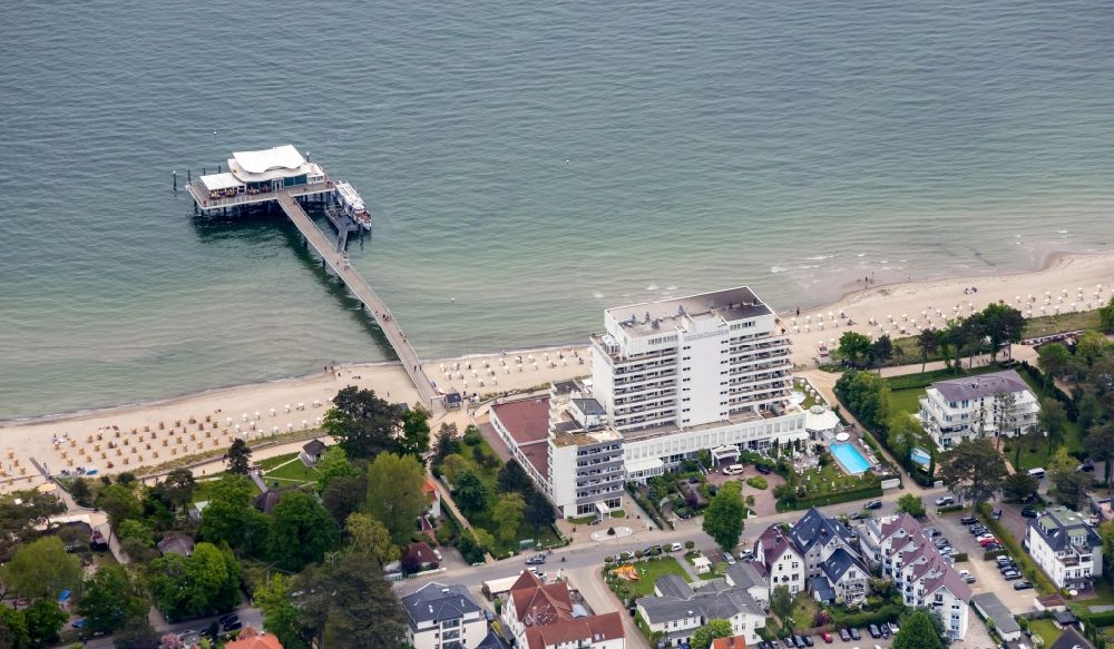 Timmendorfer Strand from the bird's eye view: Asian-looking building of the restaurant Wolkenlos elevated on stilts at the beach of Timmendorfer Strand in the state Schleswig-Holstein