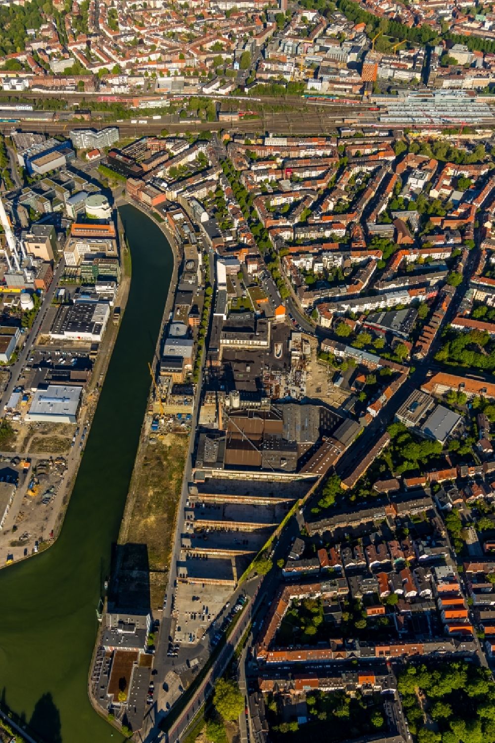 Aerial image Münster - Building remains of the ruins of the HKW cogeneration plant and coal power plant with the gradually demolished Osmohallen in Muenster in the state North Rhine-Westphalia, Germany