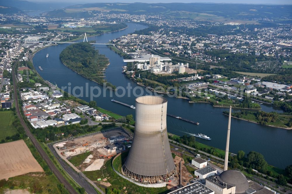 Aerial photograph Mülheim-Kärlich - Building remains of the ruins of the reactor units and facilities of the NPP nuclear power plant Anlage Muelheim-Kaerlich Am Guten Monn in the district Urmitz-Bahnhof in Muelheim-Kaerlich in the state Rhineland-Palatinate, Germany