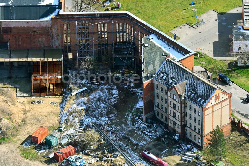 Aerial photograph Berlin - Ruin of vacant building of Veranstaltungsstaette Altes Kraftwerk on street Rummelsburger Landstrasse in the district Oberschoeneweide in Berlin, Germany