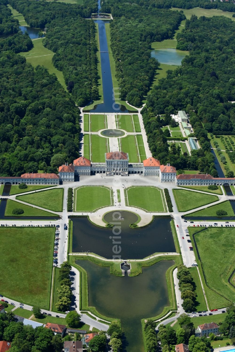 Aerial image München - Building and Castle Park Castle Nymphenburg im Stadtteil Neuhausen-Nymphenburg in Munich in the state Bavaria