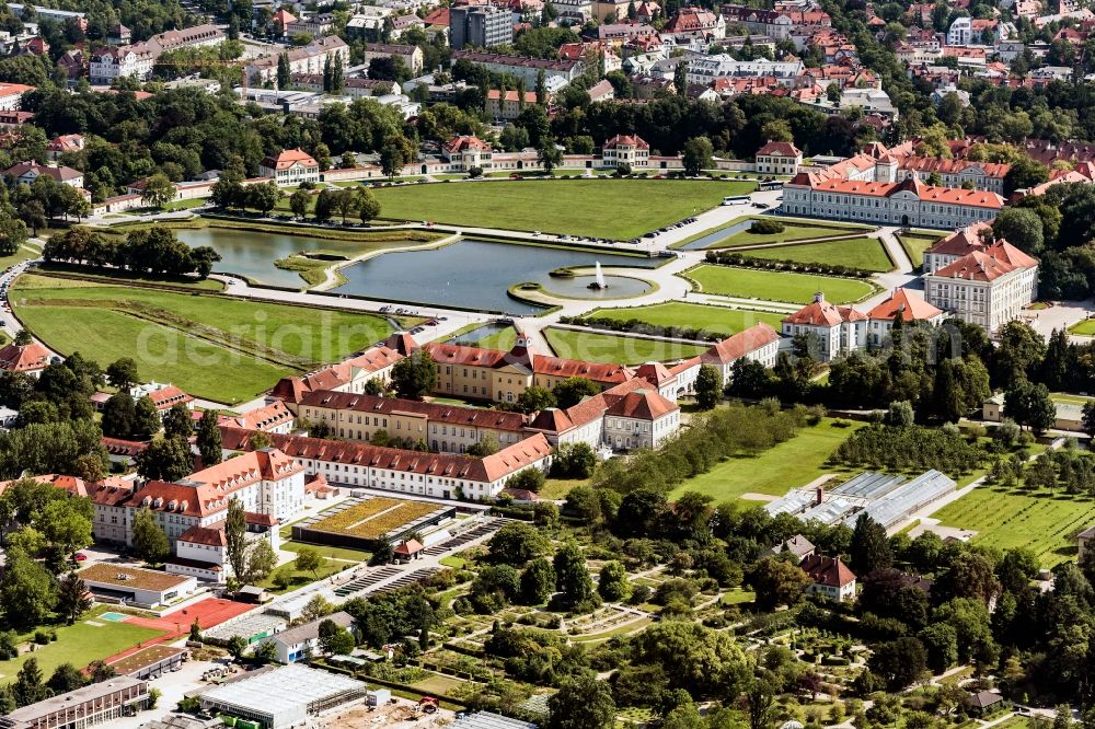 Aerial image München - Building and Castle Park Castle Nymphenburg im Stadtteil Neuhausen-Nymphenburg in Munich in the state Bavaria