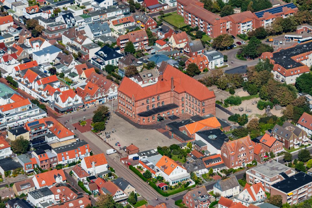 Aerial image Norderney - Building and schoolyard of the primary school on Norderney in the state of Lower Saxony, Germany