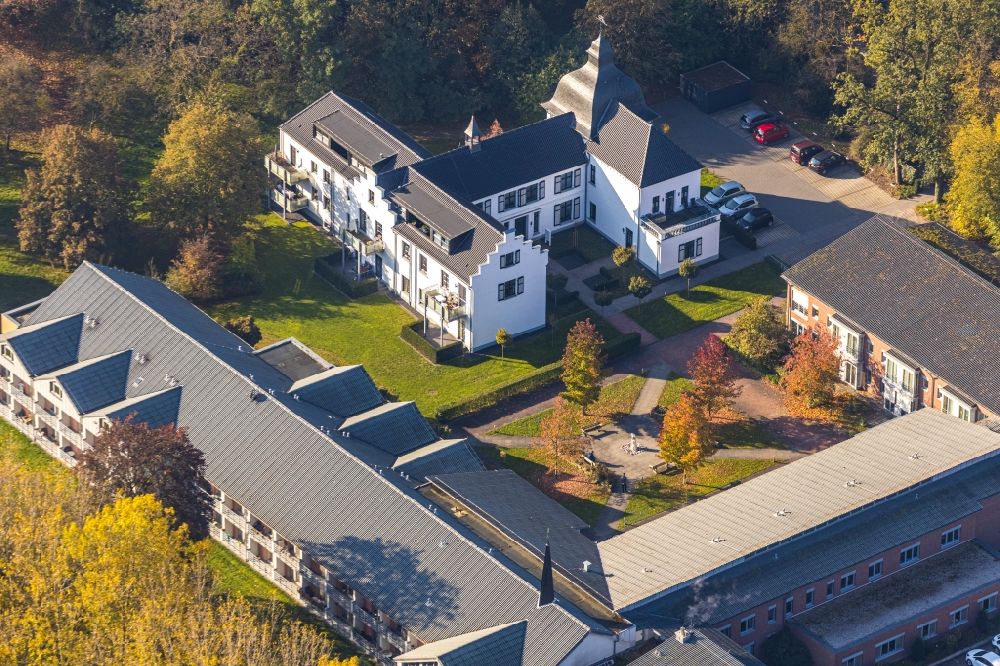 Aerial photograph Geldern - Building of the retirement center Haus Golten in Geldern in the state North Rhine-Westphalia, Germany