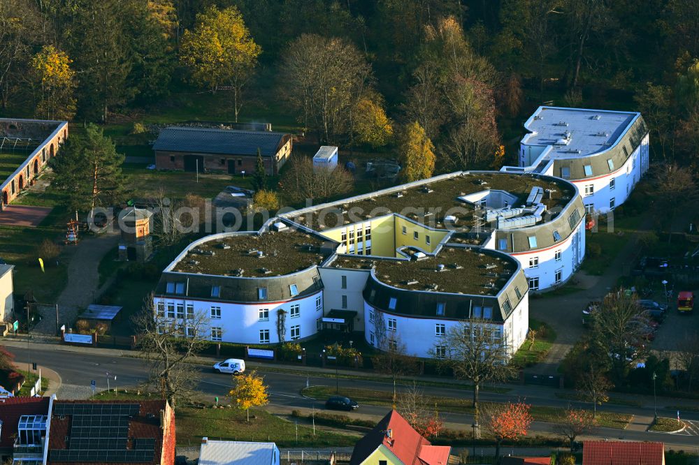 Aerial image Fredersdorf-Vogelsdorf - Building of the retirement center KATHARINENHOF on street Ernst-Thaelmann-Strasse in Fredersdorf-Vogelsdorf in the state Brandenburg, Germany