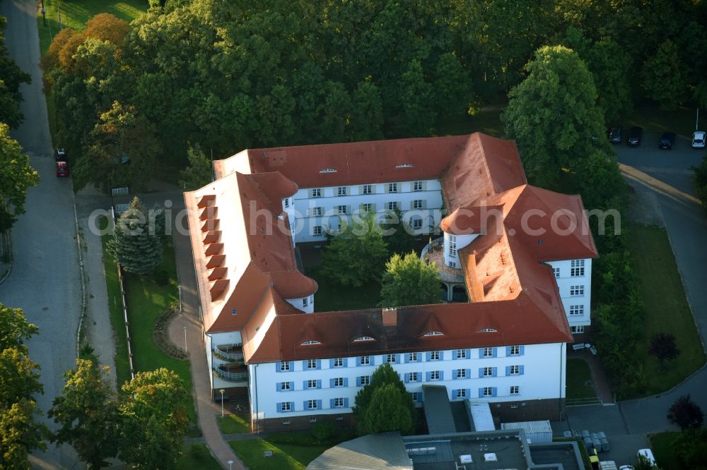 Aerial photograph Aschersleben - Building of the retirement center Senioren-Wohnpark Aschersleben on Askanierstrasse in Aschersleben in the state Saxony-Anhalt, Germany