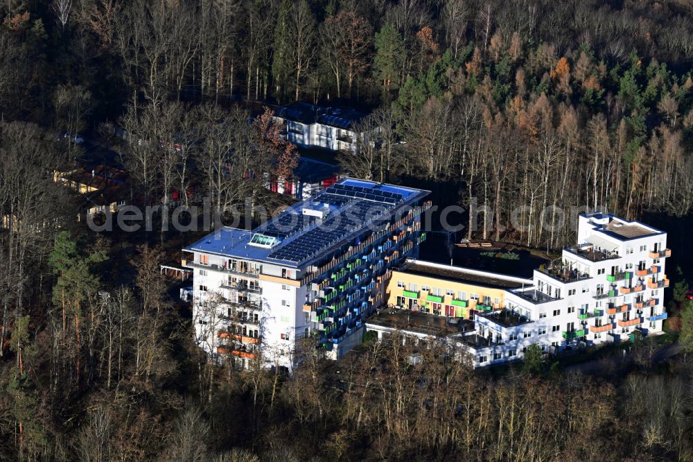 Gera from the bird's eye view: Building of the retirement center Wohnpark Martins Hoehe on street Am Stadtwald in the district Kolba in Gera in the state Thuringia, Germany