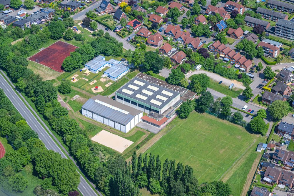 Aerial photograph Horneburg - Roof on the building of the sports hall Hermannstrasse in Horneburg in the state Lower Saxony, Germany