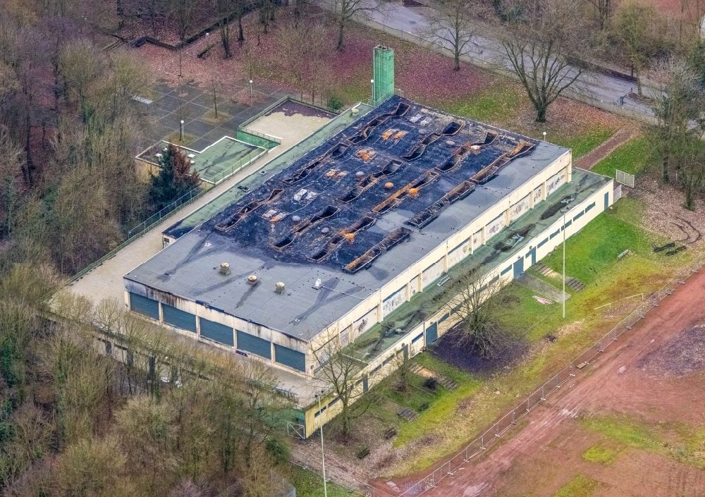 Gladbeck from above - Roof on the building of the sports hall after arson in Gladbeck at Ruhrgebiet in the state North Rhine-Westphalia, Germany